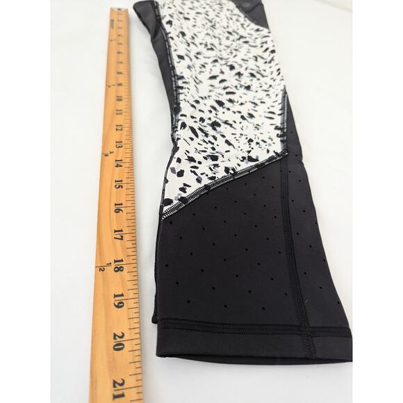 Athleta Printed Stealth TruCool Capri Small Gym Running Athletic Black White - Picture 12 of 12